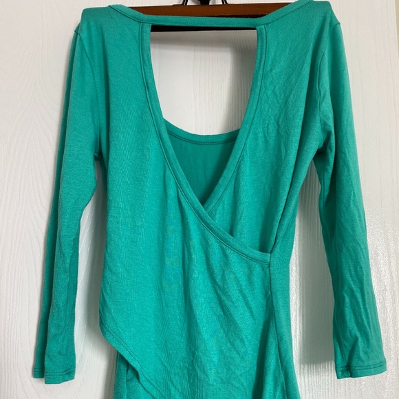 *2/$10 Guess Top with Faux Wrap Back - Picture 2 of 5